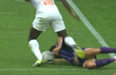 Suazo trancó con la cabeza y los hinchas se volvieron locos en Francia