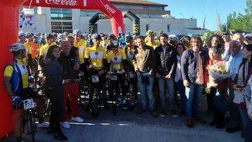 Imagen del homenaje previo a la salida del I Memorial Antonio Martín en Torrelaguna.