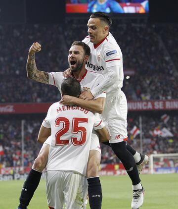 3-0. Los jugadores del Sevilla celebraron el tercer gol.