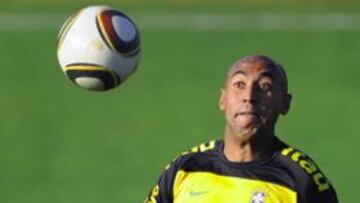 El Benfica declaró a Luisao intransferible