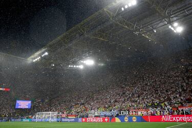 Así fue la tormenta en Dortmund que obligó a detener el Alemania-Dinamarca