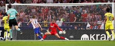 Giuliano presiona a Sergi Carmona y fuerza el error al defensa amarillo en su pase atrás para su portero, Luiz Lúcio. El balón le llega a Julián Álvarez que asiste sin mirar a Pablo Barrios para anotar.