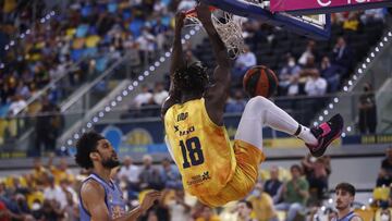 El Gran Canaria y el Valencia, durante la 32ª jornada de la Liga Endesa.