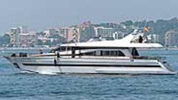 <b>ESTE ES EL FAMOSO PITINA II.</b> El barco del presidente del Real Madrid, en un día de navegación por las aguas de Palma de Mallorca.