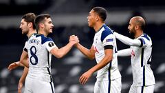 26 November 2020, England, London: Tottenham Hotspur&#039;s Carlos Vinicius (2nd R) celebrates scoring his side&#039;s first goal with teammates during the UEFA&nbsp;Europa League Group J soccer match between Tottenham Hotspur and Ludogorez Rasgrad at Tot