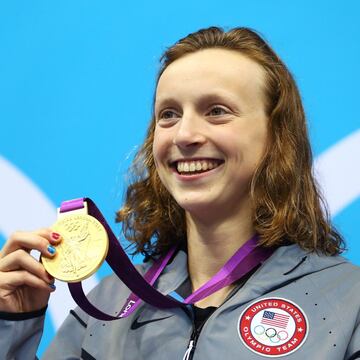 Con 15 años, Ledecky ganó oro en los Juegos Olímpicos de Londres 2012 con el segundo tiempo más rápido de todos los tiempos, batiendo el de Estados Unidos. Es multicampeona olímpica y plusmarquista mundial.