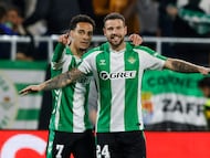 Antony y Aitor Ruibal durante el partido de vuelta de los octavos de final de la Europa League.