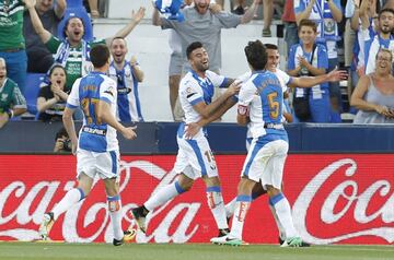 Quiso las cuitas del calendario que la siguiente temporada, la 2017-2018, el Leganés abriera en casa contra el Alavés la temporada regular. Fue el primer curso de toda LaLiga. Gabriel marcó el primer gol de aquel campeonato después de que Cuéllar le parase un penalti a Manu García. Con aquel triunfo logrado el 18 de agosto de 2017, el Leganés consiguió ponerse, aunque fuera sólo por unas horas, como líder de la categoría. Líder de Primera División.