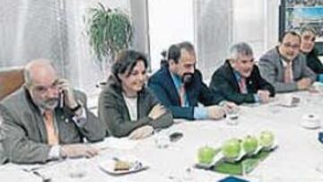 <b>UNIDOS. </b>Pedro Castro y Ángel Torres presidieron una comida en la que estuvieron los nuevos directivos y los que dejaron el cargo.