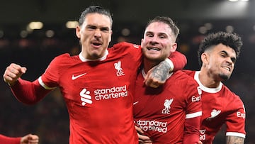 Liverpool (United Kingdom), 04/04/2024.- Alexis Mac Allister (C-R) of Liverpool celebrates with Darwin Nunez (L) after scoring the 2-1 goal during the English Premier League match between Liverpool and Sheffield United in Liverpool, Britain, 04 April 2024. (Reino Unido) EFE/EPA/PETER POWELL EDITORIAL USE ONLY. No use with unauthorized audio, video, data, fixture lists, club/league logos, 'live' services or NFTs. Online in-match use limited to 120 images, no video emulation. No use in betting, games or single club/league/player publications.
