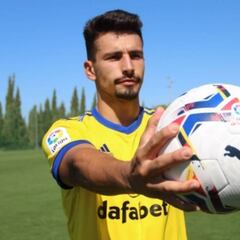 Mayoral: "No dudé en ningún momento en venir al Cádiz"