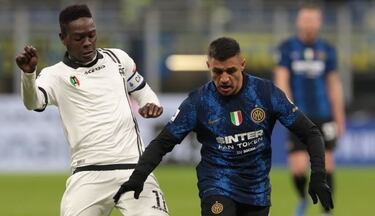 El Inter de Milán supera el trámite y los chilenos suman minutos