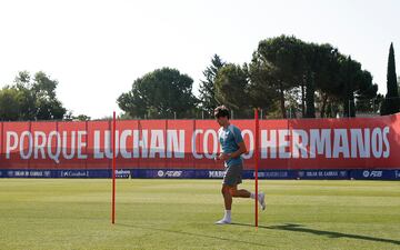 MAJADAHONDA (MADRID), 04/08/2024.- El defensa hispano francés Robin Le Normand, nuevo jugador del Atlético de Madrid, durante su primer entrenamiento con el club rojiblanco. EFE/ CLUB ATLÉTICO DE MADRID
 **SOLO USO EDITORIAL/SOLO DISPONIBLE PARA ILUSTRAR LA NOTICIA QUE ACOMPAÑA (CRÉDITO OBLIGATORIO)***
