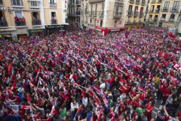 Celebración multitudinaria del Osasuna en las calles de Pamplona