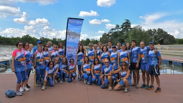 Los integrantes del Alberche Dragon Boat posan en el puerto.