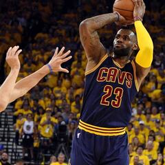 ¿Por qué LeBron James no ha firmado todavía con los Cavs?