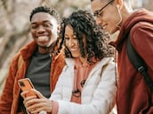 Adiós al ‘jajaja’: la RAE aclara cuál es la onomatopeya adecuada para reírse en España cuando chateamos