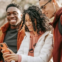 Adiós al ‘jajaja’: la RAE aclara cuál es la onomatopeya adecuada para reírse en España cuando chateamos