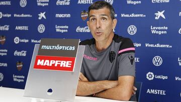 Mu?iz: "No vamos a Madrid a pedirles camisetas"