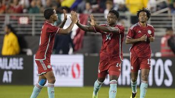 SANTA CLARA, CALIFORNIA - SEPTEMBER 27: Luis Sinisterra #14 and Wilmar Barrios #5 of Columbia celebrate Sinisterra's goal against Mexico in the second half of the Mextour Send Off at Levi's Stadium on September 27, 2022 in Santa Clara, California. Columbia won the game 3-2.   Thearon W. Henderson/Getty Images/AFP