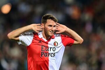 Santiago Giménez festeja un gol con el Feyenoord.