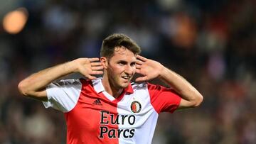 Santiago Giménez festeja un gol con el Feyenoord.