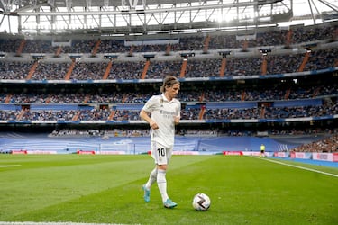 Sólo ha disputado siete partidos
completos este
curso. Juega, es
titular en las noches claves,
pero no tiene gasolina para
ser un fijo en una temporada tan exigente. El año que
viene con Bellingham...