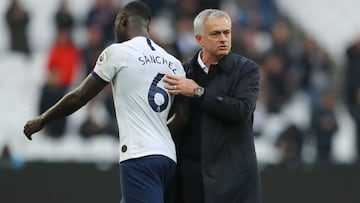 José Mourinho y Davinson Sánchez