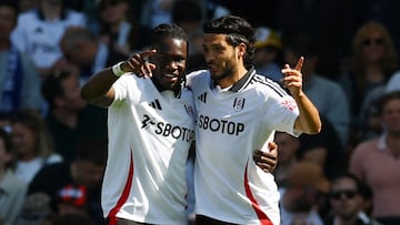 Soccer Football - Premier League - Fulham v Everton - Craven Cottage, London, Britain - May 10, 2025 Fulham's Raul Jimenez celebrates scoring their first goal with Calvin Bassey Action Images via Reuters/Matthew Childs EDITORIAL USE ONLY. NO USE WITH UNAUTHORIZED AUDIO, VIDEO, DATA, FIXTURE LISTS, CLUB/LEAGUE LOGOS OR 'LIVE' SERVICES. ONLINE IN-MATCH USE LIMITED TO 120 IMAGES, NO VIDEO EMULATION. NO USE IN BETTING, GAMES OR SINGLE CLUB/LEAGUE/PLAYER PUBLICATIONS. PLEASE CONTACT YOUR ACCOUNT REPRESENTATIVE FOR FURTHER DETAILS..