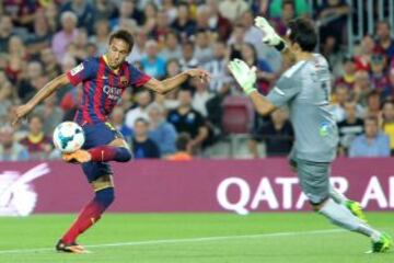 Neymar intenta controlar el balón ante Bravo.
