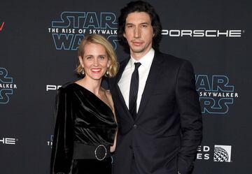 El famoso 'Kylo Ren' acudió a la premiere en compañía de su esposa, la también actriz, Joanne Tucker.