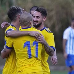 Sergio González da un triunfo 'in extremis' al Cádiz ante un buen Málaga