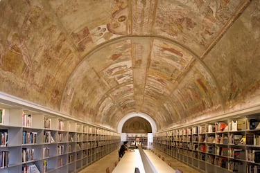 La Cité de l'Architecture et du Patrimoine cuenta con una excelente biblioteca especializada en arquitectura, que forma parte de este vasto complejo documental. Esta biblioteca es un recurso crucial para estudiantes e investigadores, albergando decenas de miles de libros, publicaciones periódicas y recursos digitales sobre arquitectura, urbanismo y patrimonio. La Cité de l'Architecture et du Patrimoine es el centro de arquitectura más grande del mundo por superficie.