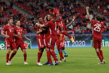 2-1. Javi Martínez  celebró el segundo gol que marcó en el minuto 104.