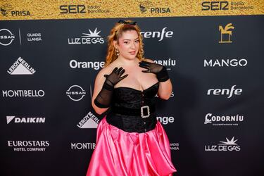 Gloria del Toro, cantante y compositora, posando en la alfombra roja de los Premios Ondas 2025.