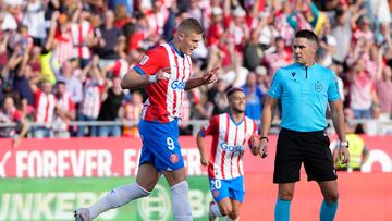 Girona's Ukrainian forward #09 Artem Dovbyk celebrates scoring his team's third goal during the Spanish league football match between Girona FC and UD Almeria at the Montilivi stadium in Girona on October 22, 2023. (Photo by Pau BARRENA / AFP)
