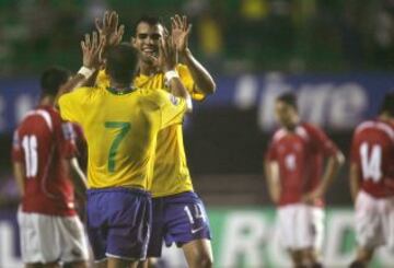 8 de septiembre de 2009: En la segunda rueda de las clasificatorias al Mundial de Sudáfrica 2010, Brasil derrotó a Chile por 4 a 2, y de esa manera, aseguró su cupo para la cita mundialista que se disputó en África. Para Brasil, marcaron Julio Baptista (40') y Nilmar en tres ocasiones (31', 74' y 76'). Para Chile, descontó Humberto Suazo en dos oportunidades (45+1' y 52')