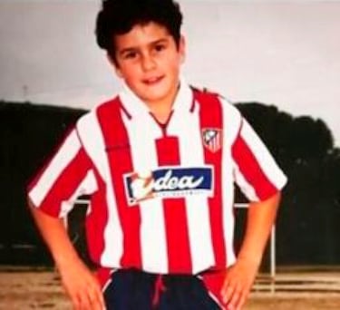 Se formó en la cantera del Atlético de Madrid, club en el que ha desarrollado toda su carrera deportiva, debutó con el primer equipo un 19 de noviembre de 2009 en el Camp nou.