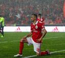 El Benfica golea y no cesa en su persecución al líder Oporto