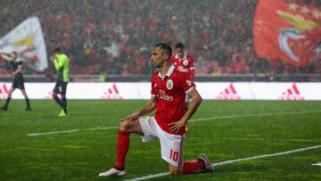 El Benfica golea y no cesa en su persecución al líder Oporto