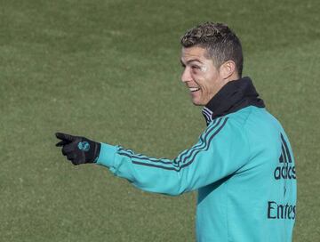 Shiner happy people: Cristiano, with a black eye, in this morning's session.