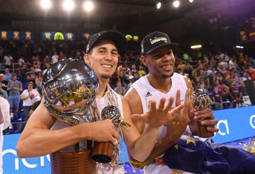 Jaycee Carroll y Walter Tavares.