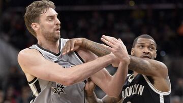 Pau Gasol ante Sean Kilpatrick.