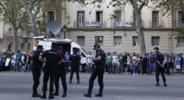 Gran ambiente en la llegada del Real Madrid. 