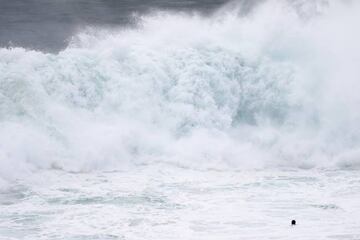 Ahmed Erraji ha estado al borde de la muerte más de una vez por la fuerza del mar.