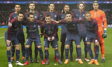 En julio de 2017 se hizo oficial su traspaso al París Saint-Germain por 15 millones de euros. Aquí le vemos formando parte del once inicial del PSG.