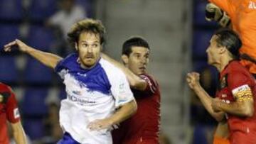 <b>SIN ACIERTO. </b>El Tenerife no atinó ayer en todo el partido, como Mikel Alonso en la imagen superior.