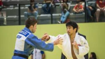 Fran Garrigós (judogui azul), durante un combate.