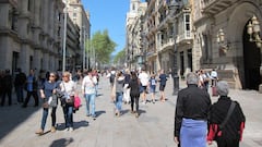 Gente, persona, personas, paseando, paseo, familia, familias, compras, fin de semana, catalanes, turistas, turismo, calle, calles