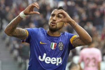 Arturo Vidal celebrando su gol ante el Palermo con la Juventus. 